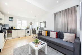 2 Bed Ground Floor Apartment in Croydon, 20 Percent OFF , Contractors , Long Stays , Families